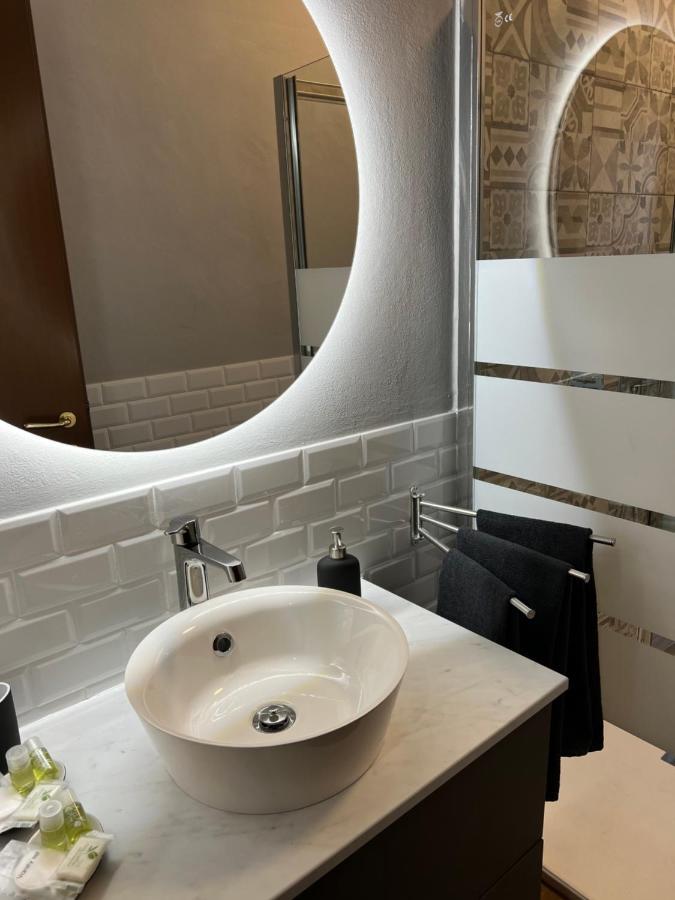 Stylish Apartment 3 Km Away From Duomo - Netflix, Wi-Fi, All Comforts Included 밀라노 외부 사진